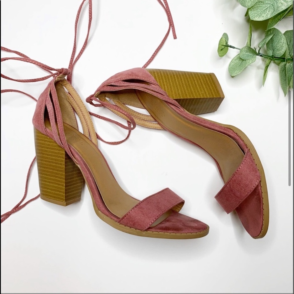 heels - Picture 3 of 7